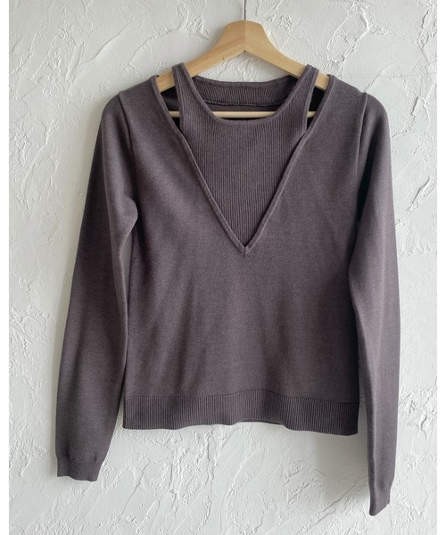 She's Closet(シーズクローゼット)の「タンクトップレイヤード風深Vネック長袖ニットトップス(ニット/セーター・レディース・ブラウン/チャコールグレー/アイボリー/ブラック・FREE)」の10枚目の写真