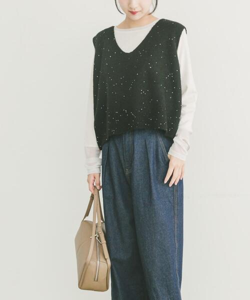 ITEMS URBANRESEARCH（アイテムズ アーバンリサーチ）の「スパンコールVネックニットベスト（ニット/セーター・レディース・ブラック/ブラウン/ホワイト・FREE）」の16枚目の写真