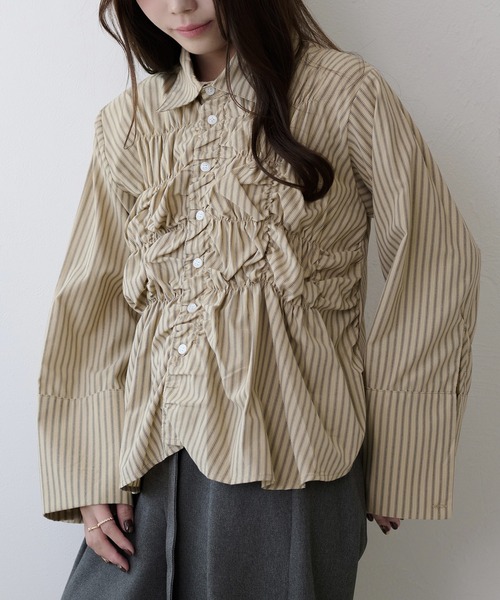 apres jour clair(アプレジュールクレア)の「【apres jour clair】シャーリングデザインシャツ(シャツ/ブラウス・レディース・アイボリー/ブラウン系その他/ベージュ・X-LARGE/フリー)」の3枚目の写真