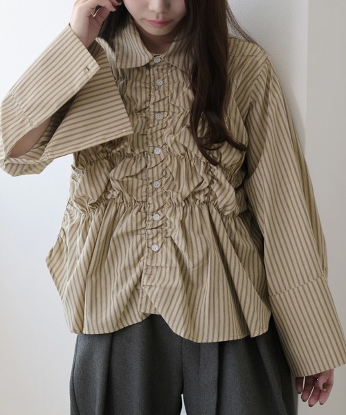 apres jour clair(アプレジュールクレア)の「【apres jour clair】シャーリングデザインシャツ(シャツ/ブラウス・レディース・アイボリー/ブラウン系その他/ベージュ・X-LARGE/フリー)」の8枚目の写真