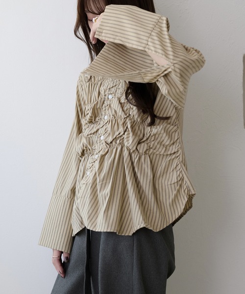 apres jour clair(アプレジュールクレア)の「【apres jour clair】シャーリングデザインシャツ(シャツ/ブラウス・レディース・アイボリー/ブラウン系その他/ベージュ・X-LARGE/フリー)」の11枚目の写真