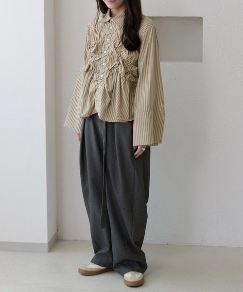 apres jour clair(アプレジュールクレア)の「【apres jour clair】シャーリングデザインシャツ(シャツ/ブラウス・レディース・アイボリー/ブラウン系その他/ベージュ・X-LARGE/フリー)」の13枚目の写真