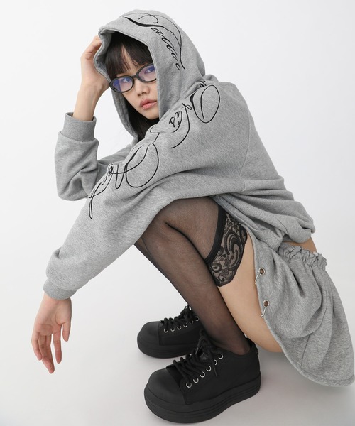 Heart Tattoo(ハートタトゥー)の「arm embroidery sweat hoodie / アーム刺繍スウェットフーディー(パーカー・レディース・グレー/ブラック・FREE)」の3枚目の写真