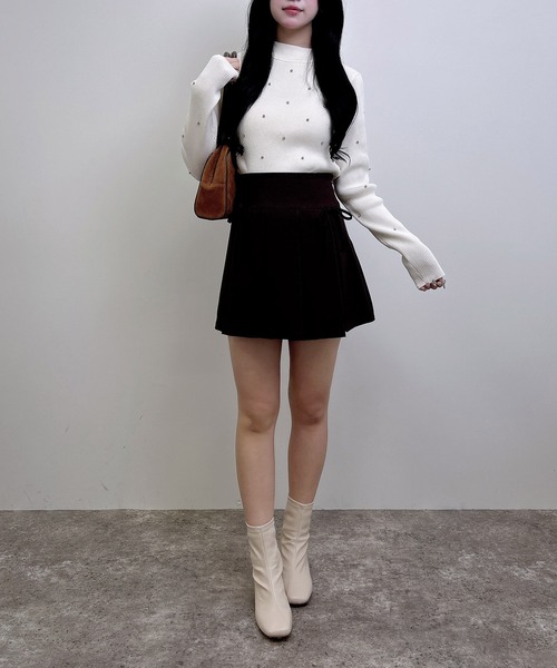 INGNI(イング)の「ハイネックビジュー付リブニット(ニット/セーター・レディース・オフホワイト/ブラック/ボルドー・M)」の9枚目の写真