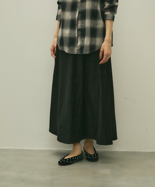 Lutim by u(ルチバイユー)の「Eco suede easy skirt / エコスエードイージースカート(スカート・レディース・ベージュ/ブラック・FREE)」の11枚目の写真