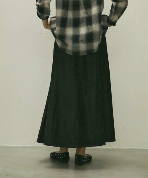 Lutim by u(ルチバイユー)の「Eco suede easy skirt / エコスエードイージースカート(スカート・レディース・ベージュ/ブラック・FREE)」の13枚目の写真