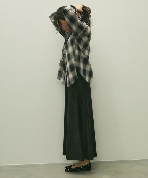 Lutim by u(ルチバイユー)の「Eco suede easy skirt / エコスエードイージースカート(スカート・レディース・ベージュ/ブラック・FREE)」の9枚目の写真