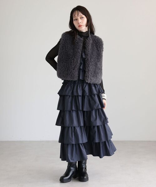 ELENCARE DUE（エレンカーレデュエ）の「・ELENCARE DUE シープファーベスト（ベスト・レディース・チャコールグレー/ライトベージュ/グレイッシュベージュ・FREE）」の15枚目の写真