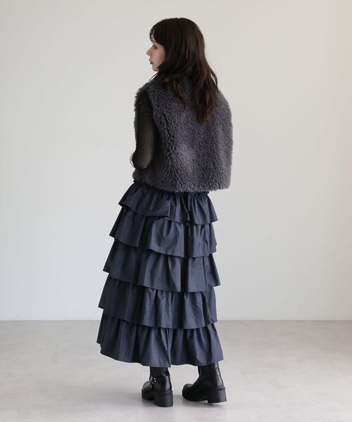 ELENCARE DUE（エレンカーレデュエ）の「・ELENCARE DUE シープファーベスト（ベスト・レディース・チャコールグレー/ライトベージュ/グレイッシュベージュ・FREE）」の17枚目の写真