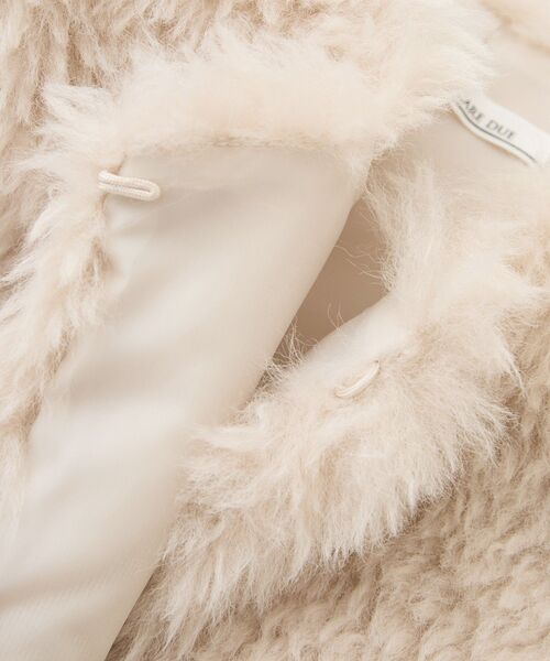 ELENCARE DUE（エレンカーレデュエ）の「・ELENCARE DUE シープファーベスト（ベスト・レディース・チャコールグレー/ライトベージュ/グレイッシュベージュ・FREE）」の14枚目の写真