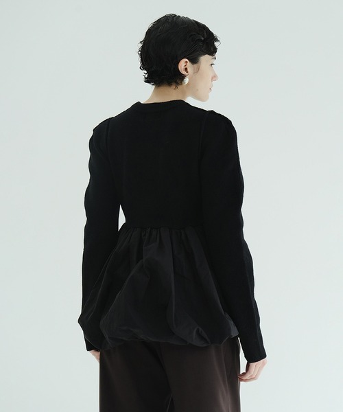 CLANE(クラネ)の「DOCKING POWERSHOULDER KNIT TOPS(ニット/セーター・レディース・ブラック/アイボリー/ベージュ・2/1)」の4枚目の写真