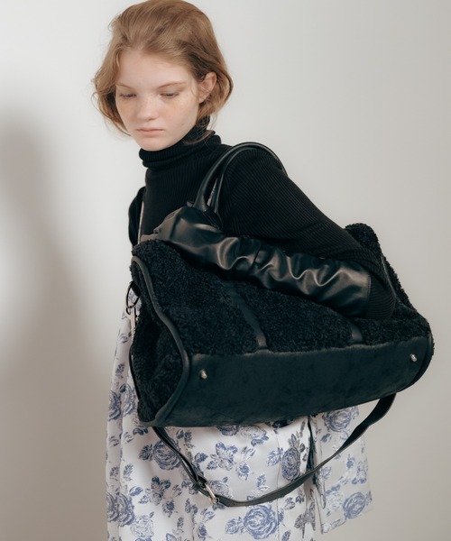 Carmelo（カーメロ）の「Poodle traveling bag / プードル ボア ボストンバッグ（ショルダーバッグ・レディース・アイボリー/ブラック・FREE）」の2枚目の写真