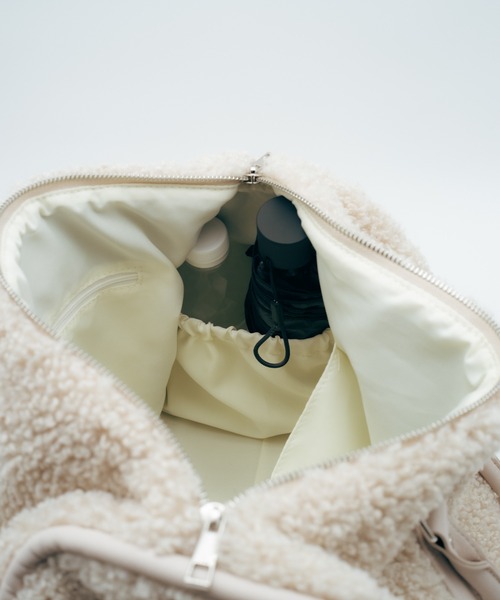 Carmelo（カーメロ）の「Poodle traveling bag / プードル ボア ボストンバッグ（ショルダーバッグ・レディース・アイボリー/ブラック・FREE）」の6枚目の写真