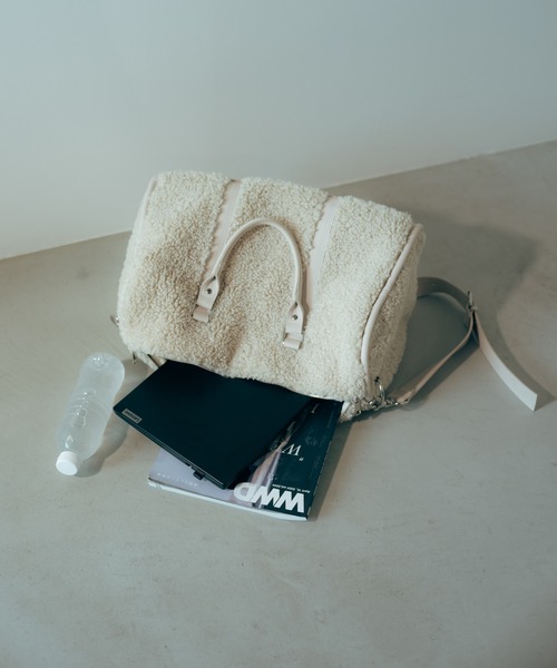 Carmelo（カーメロ）の「Poodle traveling bag / プードル ボア ボストンバッグ（ショルダーバッグ・レディース・アイボリー/ブラック・FREE）」の5枚目の写真