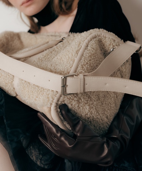 Carmelo（カーメロ）の「Poodle traveling bag / プードル ボア ボストンバッグ（ショルダーバッグ・レディース・アイボリー/ブラック・FREE）」の10枚目の写真