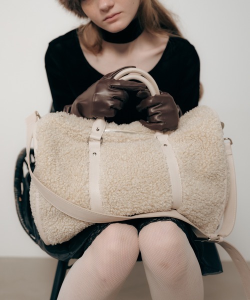 Carmelo（カーメロ）の「Poodle traveling bag / プードル ボア ボストンバッグ（ショルダーバッグ・レディース・アイボリー/ブラック・FREE）」の3枚目の写真