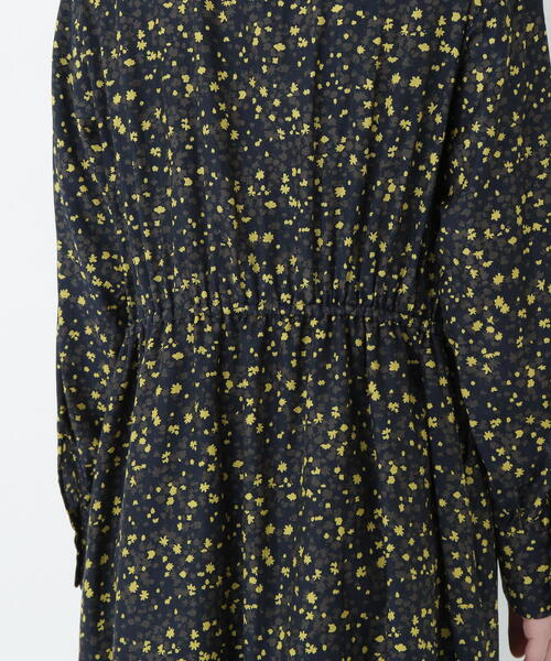 ◇プチフラワープリントブラウジングバンドカラーワンピース