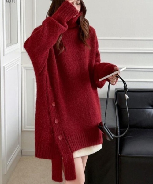 semplice(センプリチェ)の「不規則ボタンデザインのオーバーサイズハイネックニットワンピース(ワンピース・レディース・グレー/ベージュ/レッド・F)」の12枚目の写真