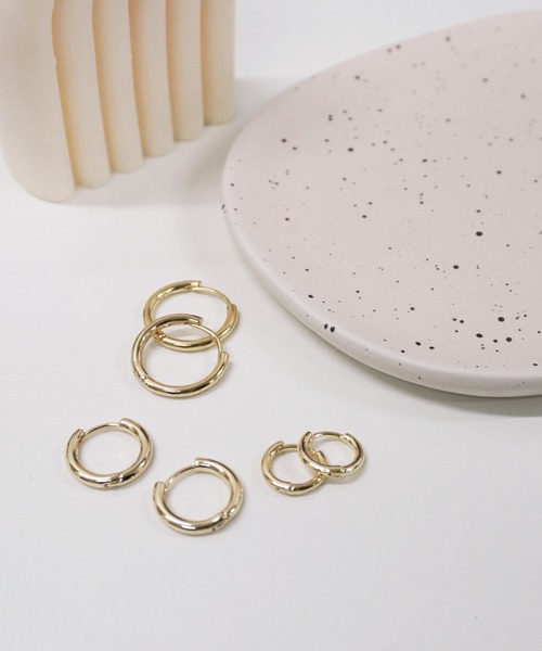tunee(チュニー)の「【446639】シンプルラウンドフープリングピアス(RZ)(ピアス(両耳用)・レディース・ゴールド/シルバー・SMALL/MEDIUM/LARGE)」の4枚目の写真