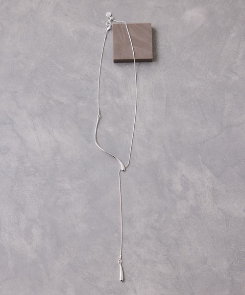 VIS（ビス）の「Yドロップスライダーネックレス（ネックレス・レディース・ゴールド/シルバー・FREE）」の2枚目の写真