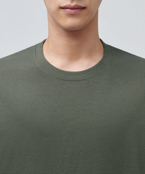 MUSINSA STANDARD（ムシンサスタンダード）の「ベーシック長袖Tシャツ[ライトカーキ]（Tシャツ/カットソー・メンズ・その他・SMALL/MEDIUM/LARGE）」の3枚目の写真