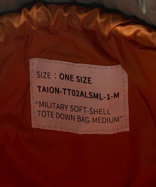 green label relaxing(グリーンレーベルリラクシング)の「<TAION>ソフトシェル M ダウン トートバッグ(トートバッグ・メンズ・オフホワイト/ケリーグリーン/ブラック・FREE)」の19枚目の写真