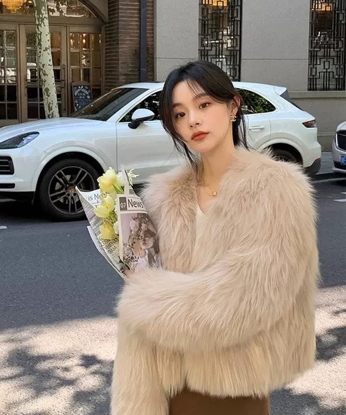 VIBGYOR（ヴィブジョー）の「【EIZZ/アイズ】ノーカラー フェイクファー クロップドコート（その他アウター・レディース・ピンク/アイボリー・FREE）」の11枚目の写真