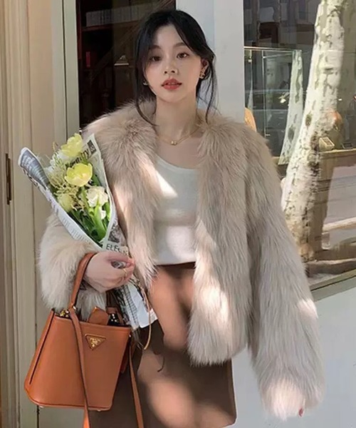 VIBGYOR（ヴィブジョー）の「【EIZZ/アイズ】ノーカラー フェイクファー クロップドコート（その他アウター・レディース・ピンク/アイボリー・FREE）」の5枚目の写真