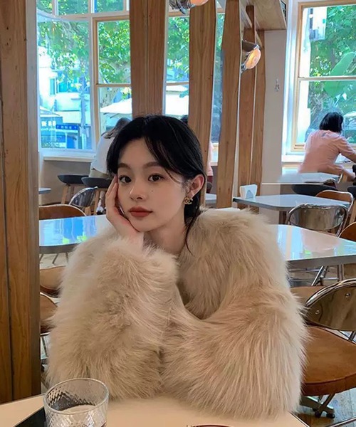 VIBGYOR（ヴィブジョー）の「【EIZZ/アイズ】ノーカラー フェイクファー クロップドコート（その他アウター・レディース・ピンク/アイボリー・FREE）」の7枚目の写真