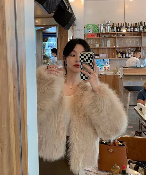 VIBGYOR（ヴィブジョー）の「【EIZZ/アイズ】ノーカラー フェイクファー クロップドコート（その他アウター・レディース・ピンク/アイボリー・FREE）」の8枚目の写真