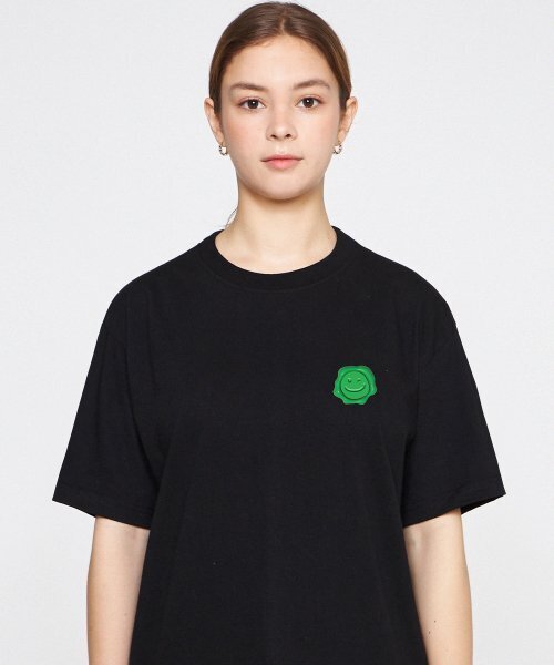 GRAVER（グレーバー）の「[ユニセックス]グリーンシーリングスモールドローイングスマイル半袖Tシャツ_ブラック（Tシャツ/カットソー・レディース・ブラック・SMALL/MEDIUM/LARGE）」の3枚目の写真