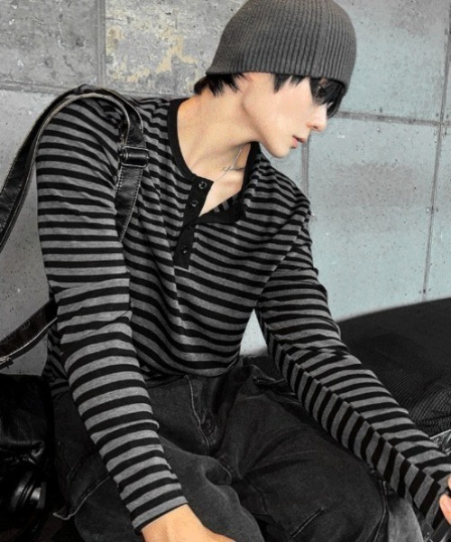 COSYHARU（コシハル）の「ストライプヘンリーネック長袖Tシャツ（Tシャツ/カットソー・メンズ・ブラック/ネイビー・FREE）」の2枚目の写真