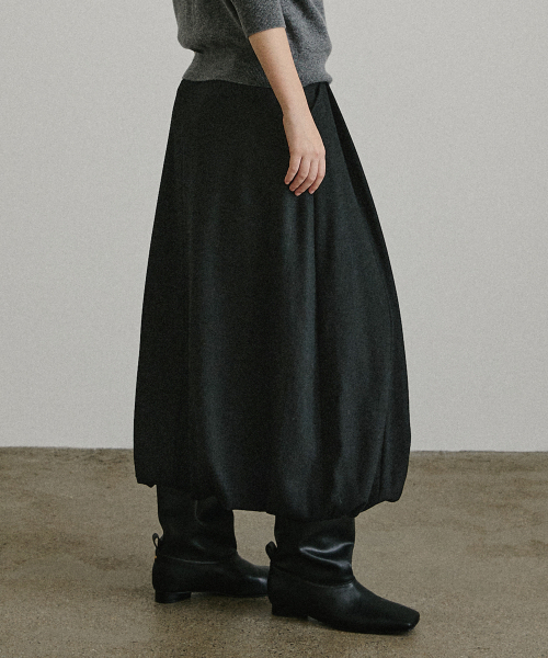 ARTID（アルティーダ）の「ウールベルト付きバルーンスカート_BLACK（スカート・レディース・ブラック・SMALL/MEDIUM）」の2枚目の写真
