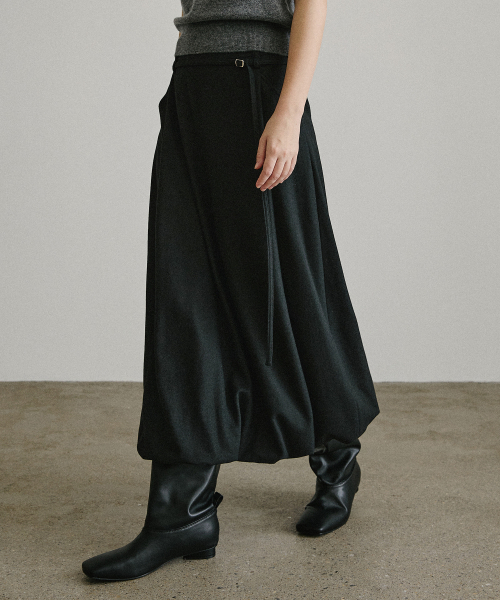ARTID（アルティーダ）の「ウールベルト付きバルーンスカート_BLACK（スカート・レディース・ブラック・SMALL/MEDIUM）」の4枚目の写真