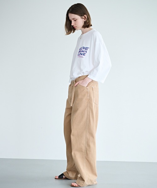 kha:ki（カーキ）の「「KHA:KI / カーキ」7th TEE -LOVE BEGETS LOVE-（Tシャツ/カットソー・レディース・ホワイト系5/ブラック/ホワイト系4・1）」の6枚目の写真