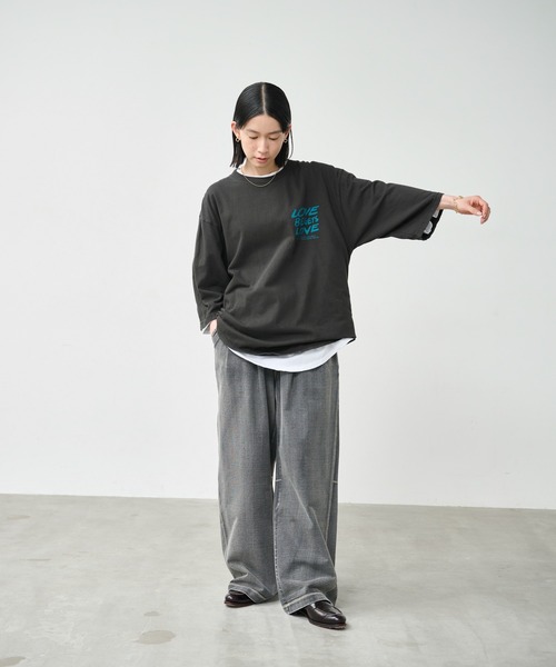 kha:ki（カーキ）の「「KHA:KI / カーキ」7th TEE -LOVE BEGETS LOVE-（Tシャツ/カットソー・レディース・ホワイト系5/ブラック/ホワイト系4・1）」の15枚目の写真