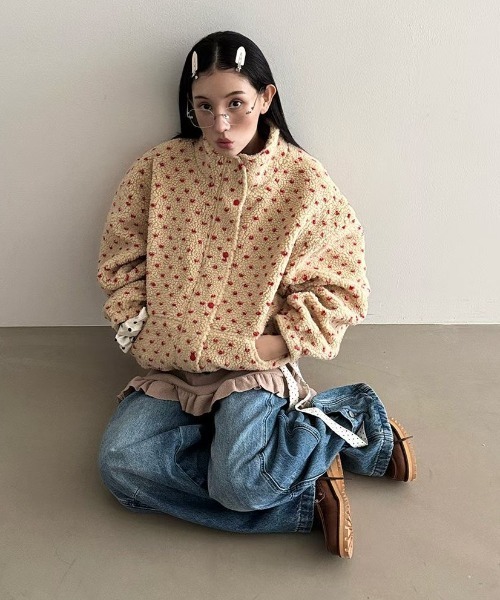 LAC-VERT（ラック・ヴェール）の「スタンドカラーハート柄ボアブルゾン（ブルゾン・レディース・ベージュ/チャコールグレー/アイボリー・FREE）」の7枚目の写真