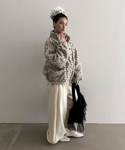 LAC-VERT（ラック・ヴェール）の「スタンドカラーハート柄ボアブルゾン（ブルゾン・レディース・ベージュ/チャコールグレー/アイボリー・FREE）」の6枚目の写真