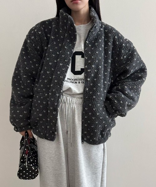 LAC-VERT（ラック・ヴェール）の「スタンドカラーハート柄ボアブルゾン（ブルゾン・レディース・ベージュ/チャコールグレー/アイボリー・FREE）」の5枚目の写真