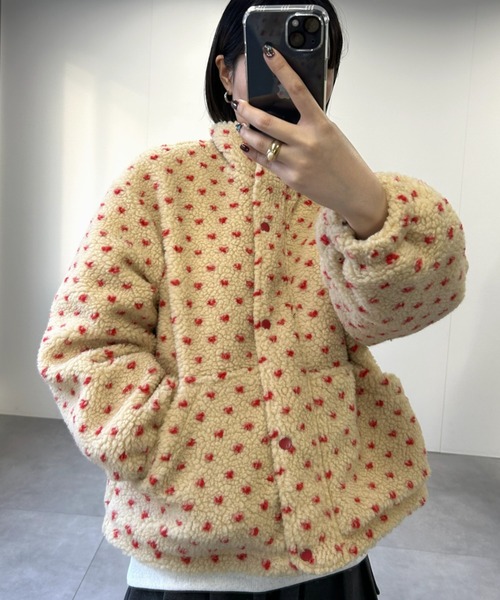 LAC-VERT（ラック・ヴェール）の「スタンドカラーハート柄ボアブルゾン（ブルゾン・レディース・ベージュ/チャコールグレー/アイボリー・FREE）」の13枚目の写真