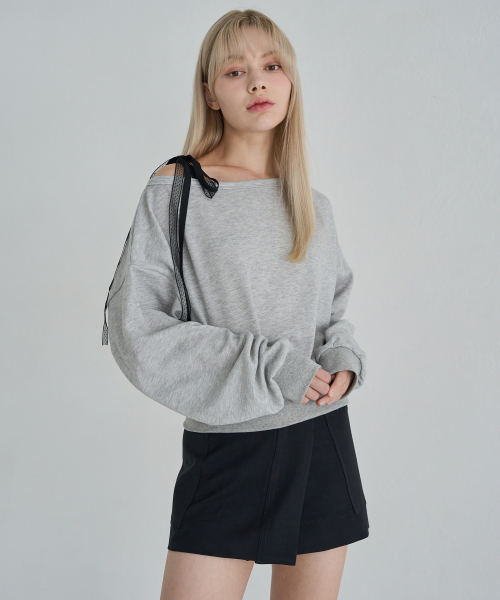 5OML(オーオーエムエル)の「オフショルダー レース スウェットシャツ (メラン グレー)(スウェット・レディース・グレー・MEDIUM/LARGE)」の3枚目の写真