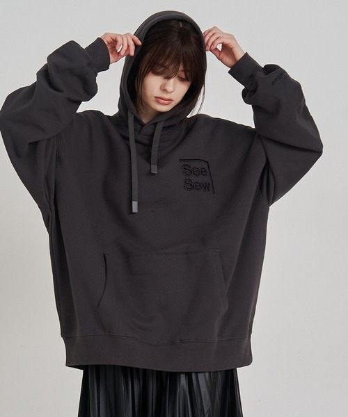 SeeSew（シーソー）の「【UNISEX】BOX LOGO HOODIE/ボックスロゴフーディ（パーカー・メンズ・ブラック/チャコールグレー/ブルー/ピンク・M/L）」の2枚目の写真