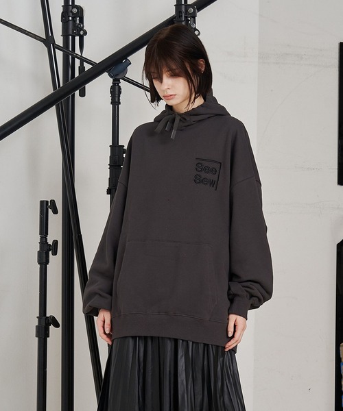 SeeSew（シーソー）の「【UNISEX】BOX LOGO HOODIE/ボックスロゴフーディ（パーカー・メンズ・ブラック/チャコールグレー/ブルー/ピンク・M/L）」の13枚目の写真