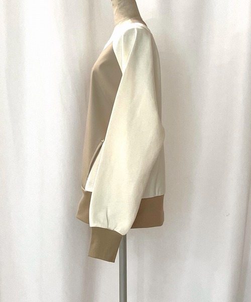 Q（キュー）の「フェイクレザープルオーバー（スウェット・レディース・カーキ/ベージュ・MEDIUM）」の7枚目の写真