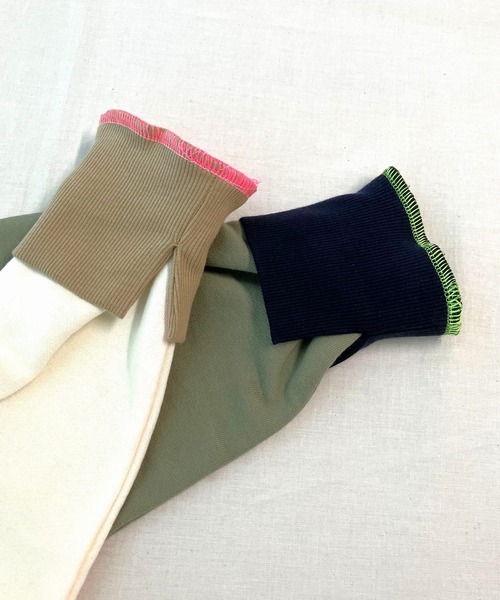 Q（キュー）の「フェイクレザープルオーバー（スウェット・レディース・カーキ/ベージュ・MEDIUM）」の16枚目の写真