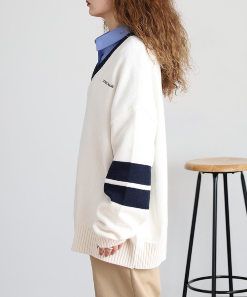 GUESS JEANS(ゲスジーンズ)の「GUESS JEANS ウール Vネックニットセーター(ニット/セーター・レディース・ブラック/クリーム・XS/S/M/L)」の16枚目の写真