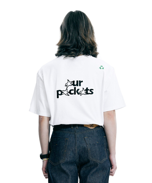 OURPOCKETS(アワーポケッツ)の「アワーポケットシグネチャーロゴTシャツ(ホワイト)(Tシャツ/カットソー・レディース・ホワイト・MEDIUM/X-LARGE)」の2枚目の写真