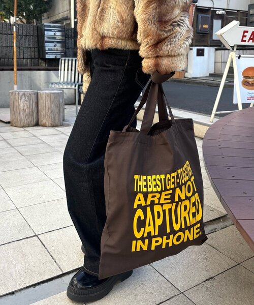 WHO'S WHO gallery（フーズフーギャラリー）の「【WEB限定】メッセージロゴトートバッグ（トートバッグ・レディース・ブラック/グリーン/ダークブラウン/ネイビー/イエロー/ブラック系その他/レッド・FREE）」の11枚目の写真