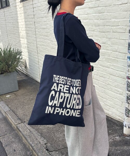 WHO'S WHO gallery（フーズフーギャラリー）の「【WEB限定】メッセージロゴトートバッグ（トートバッグ・レディース・ブラック/グリーン/ダークブラウン/ネイビー/イエロー/ブラック系その他/レッド・FREE）」の14枚目の写真