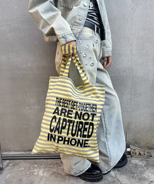 WHO'S WHO gallery（フーズフーギャラリー）の「【WEB限定】メッセージロゴトートバッグ（トートバッグ・レディース・ブラック/グリーン/ダークブラウン/ネイビー/イエロー/ブラック系その他/レッド・FREE）」の15枚目の写真